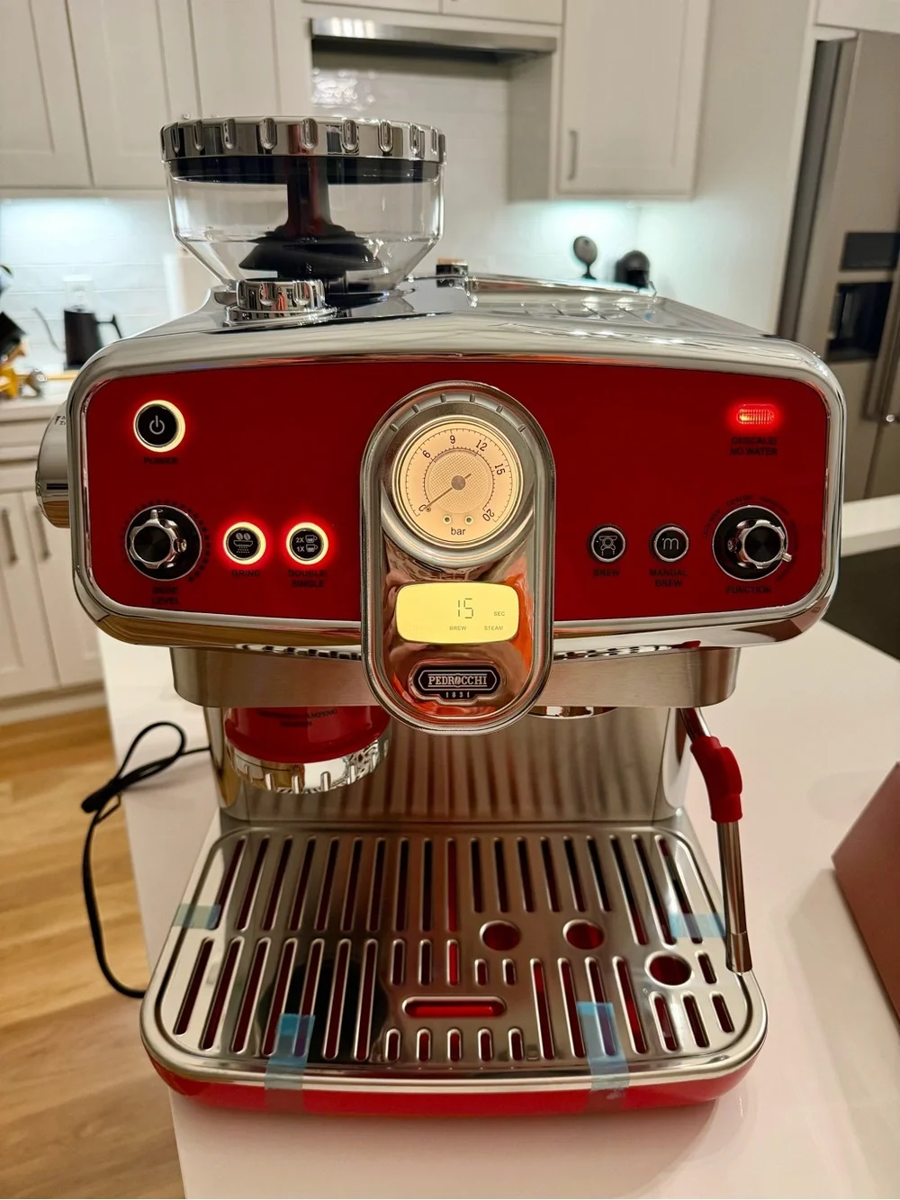 Retro style brand new espresso machine - cold brew & espresso features